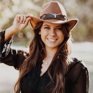 Meet your Posher, Melaina